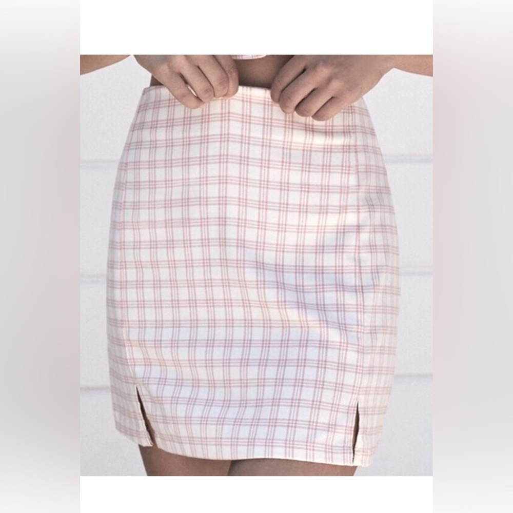 Brandy Melville Plaid Mini Skirt High Waisted Fitted soft pink & white size XS